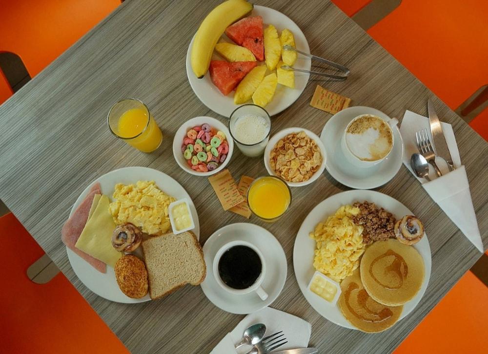Ramada By Wyndham Panama Via Argentina Hotel Екстериор снимка